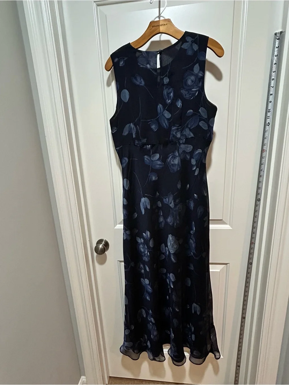 Ann Taylor women’s size 14 Sleeveless Navy Floral Maxi Dress. Like New